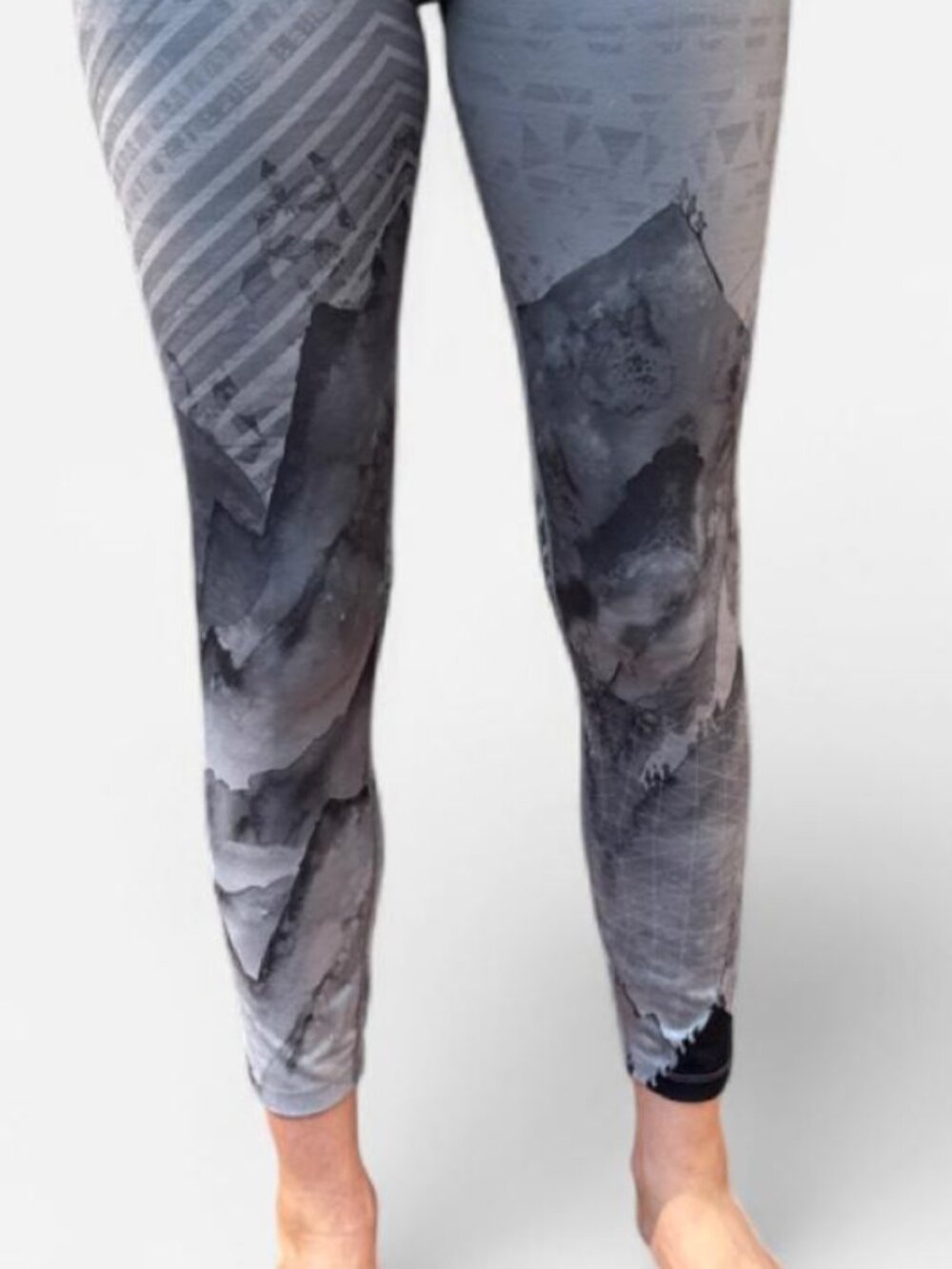 The North Face Women's Monochrome Mountain Graphic High Waist Leggings Sz Lg
